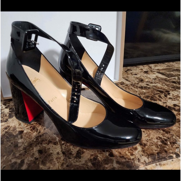 Christian Louboutin - Picture 2 of 3